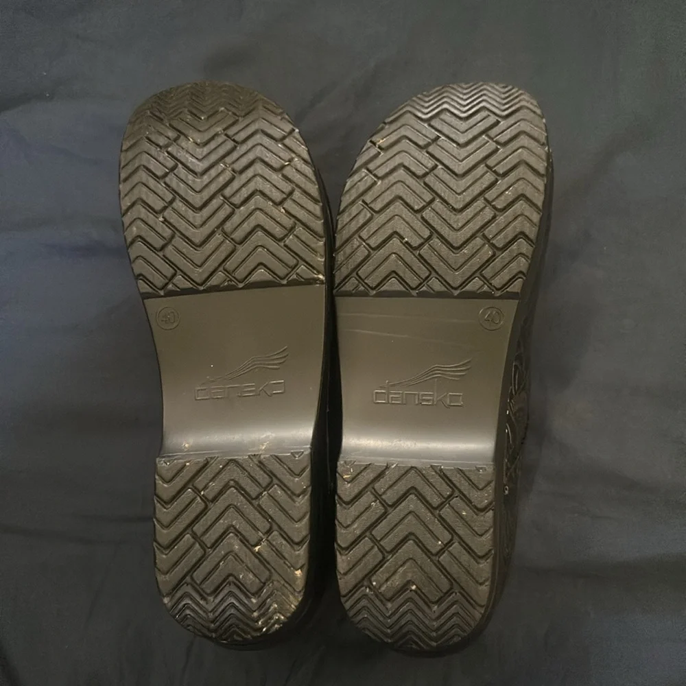 Dansko black leather with flower patterns size 40. - Picture 4 of 12